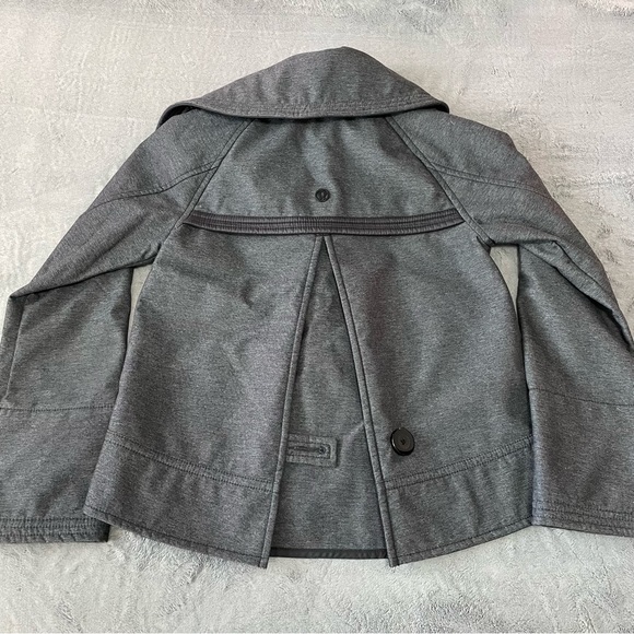 Lululemon Coco Softshell Black/Grey Jacket - Size 4 - Water & Wind Resistant - Picture 8 of 9